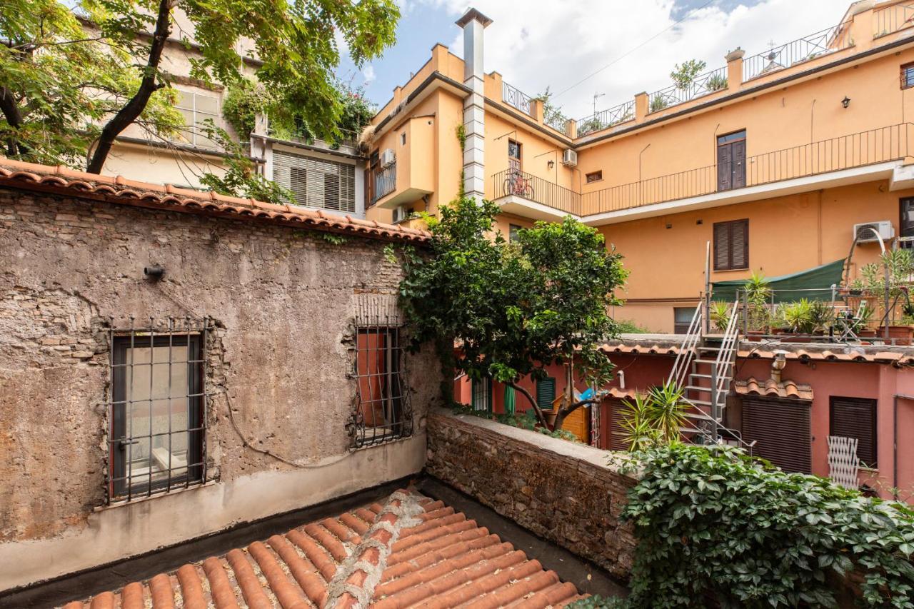 Iflat Colorful And Wood Near The Synagogue Roma Exterior foto